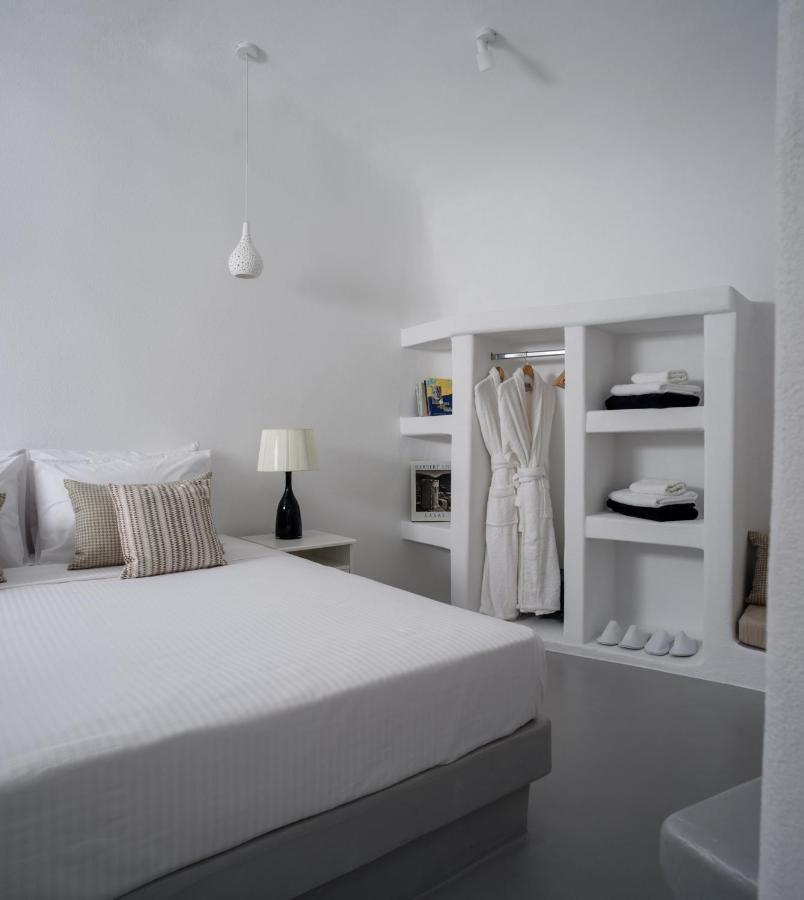 White Dream Suites Fira  Exterior photo